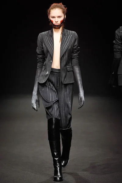 Look 30